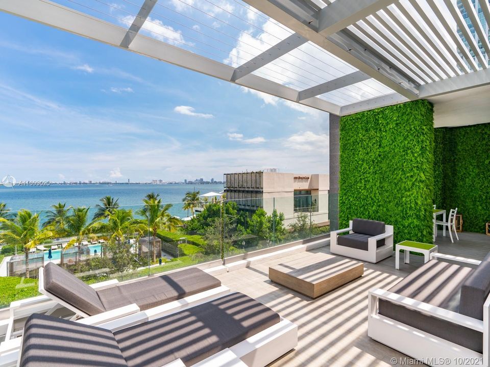 Recently Sold: $3,995,000 (4 beds, 5 baths, 3404 Square Feet)