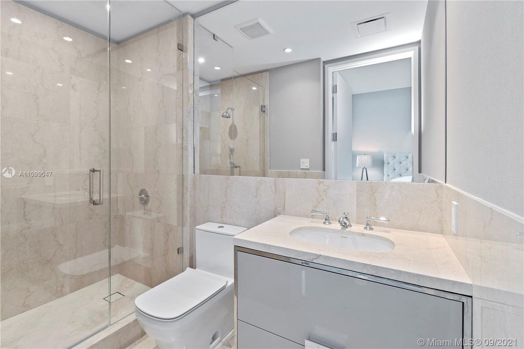 Recently Sold: $4,490,000 (3 beds, 3 baths, 2475 Square Feet)