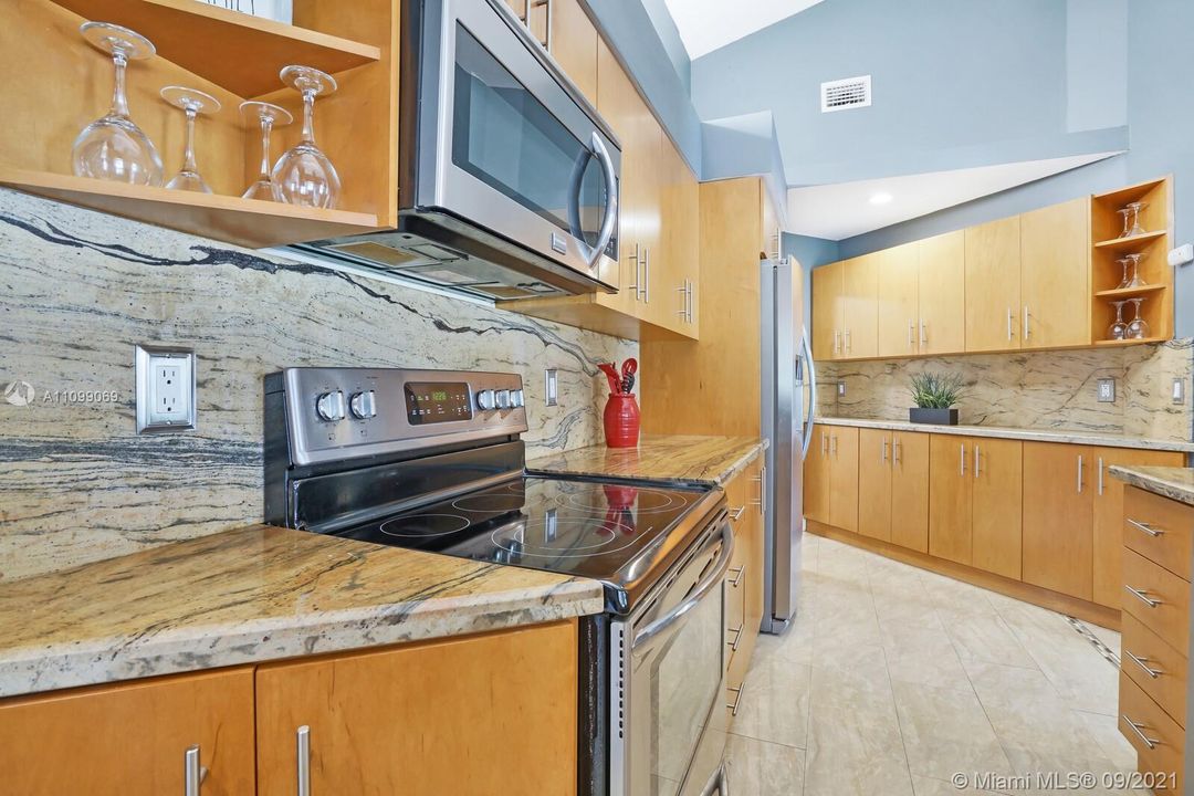 Granite Kitchen with SS