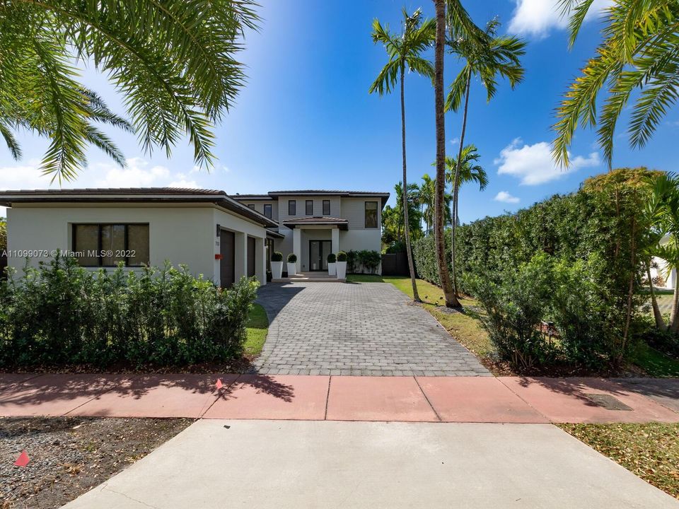 Recently Sold: $5,969,000 (5 beds, 5 baths, 4295 Square Feet)