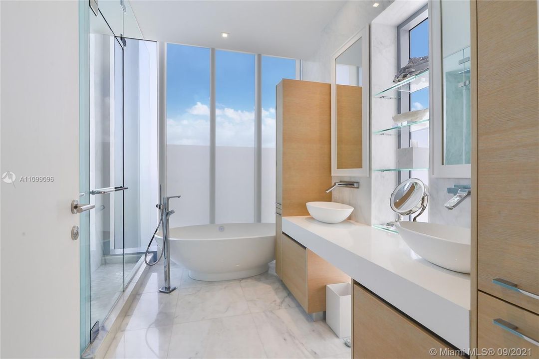 最近租的: $33,000 (4 贝兹, 5 浴室, 3606 平方英尺)