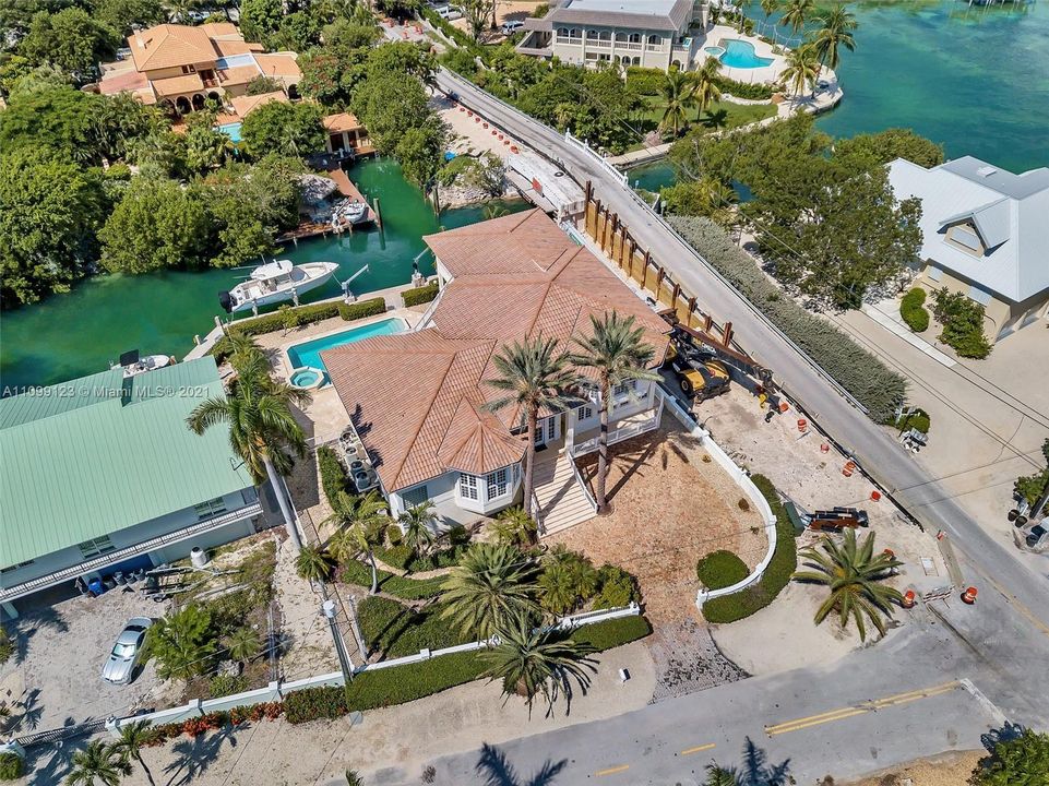 Vendido Recientemente: $3,599,000 (5 camas, 5 baños, 4483 Pies cuadrados)