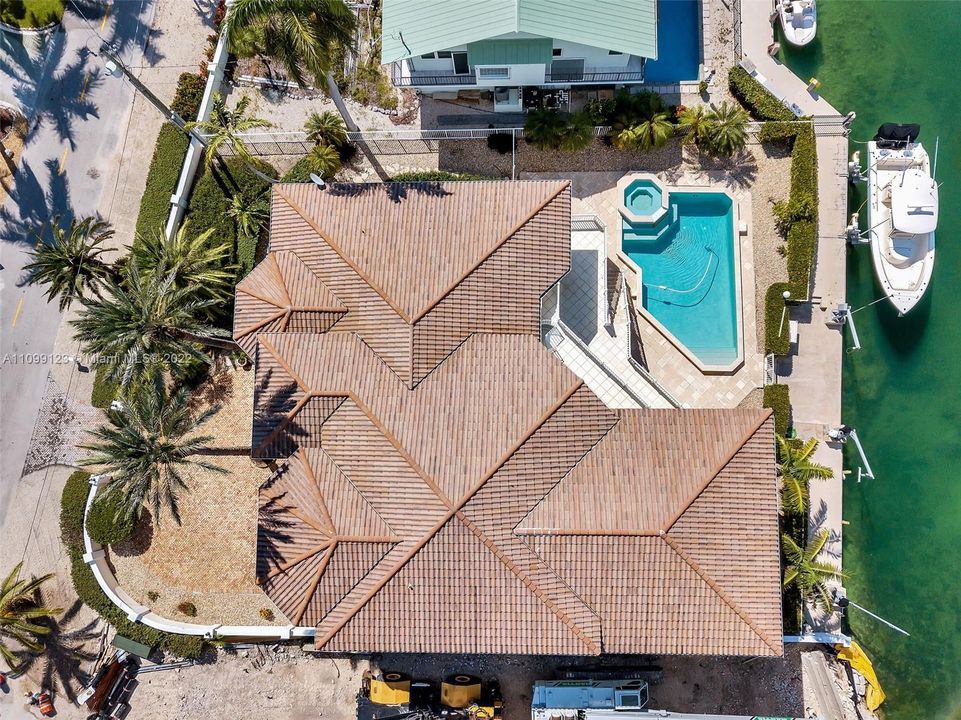 Vendido Recientemente: $3,599,000 (5 camas, 5 baños, 4483 Pies cuadrados)