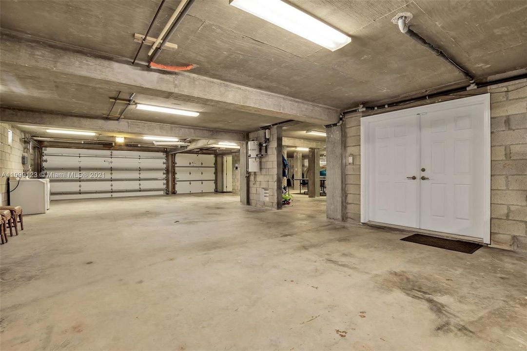 Vendido Recientemente: $3,599,000 (5 camas, 5 baños, 4483 Pies cuadrados)