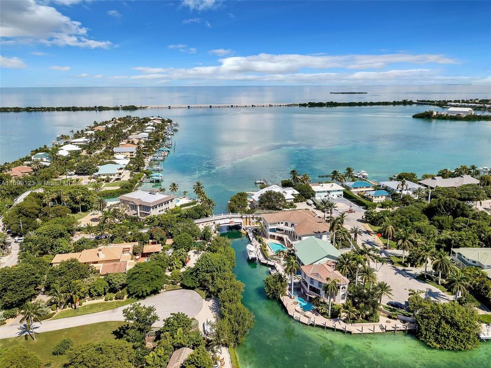 Vendido Recientemente: $3,599,000 (5 camas, 5 baños, 4483 Pies cuadrados)