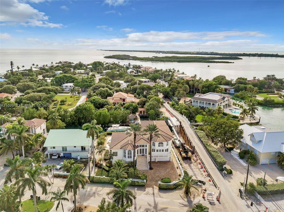 Vendido Recientemente: $3,599,000 (5 camas, 5 baños, 4483 Pies cuadrados)