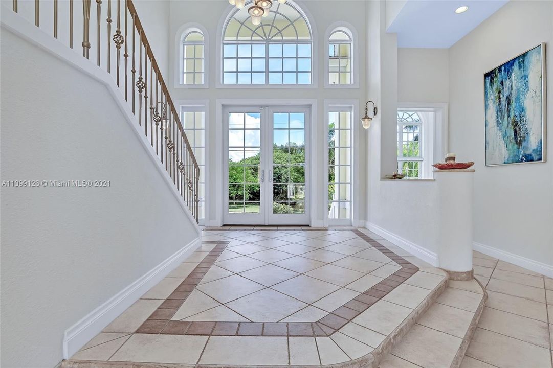 Vendido Recientemente: $3,599,000 (5 camas, 5 baños, 4483 Pies cuadrados)