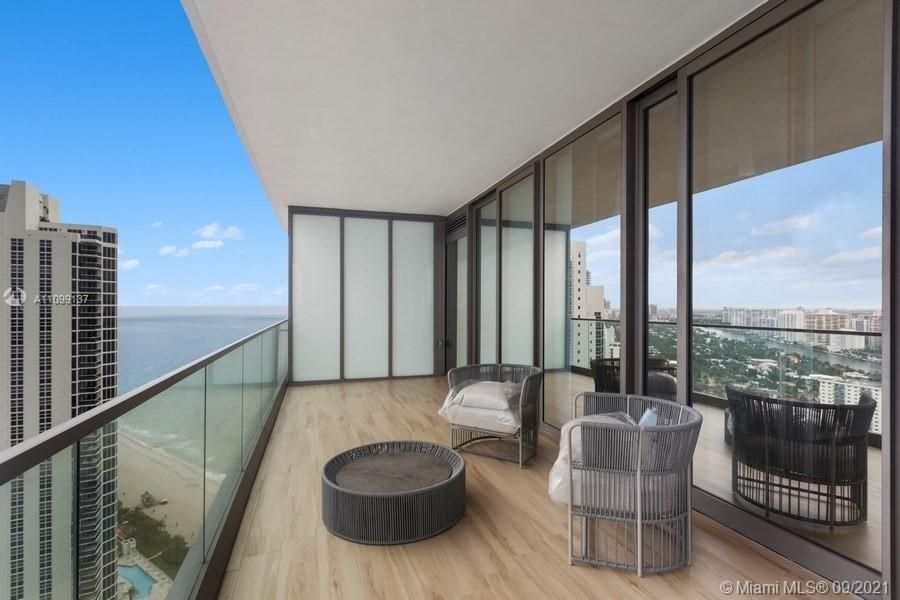 Recently Sold: $3,890,000 (3 beds, 3 baths, 2271 Square Feet)