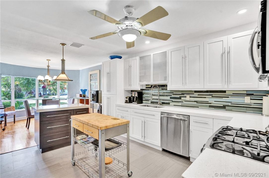 Recently Sold: $895,000 (3 beds, 2 baths, 2128 Square Feet)