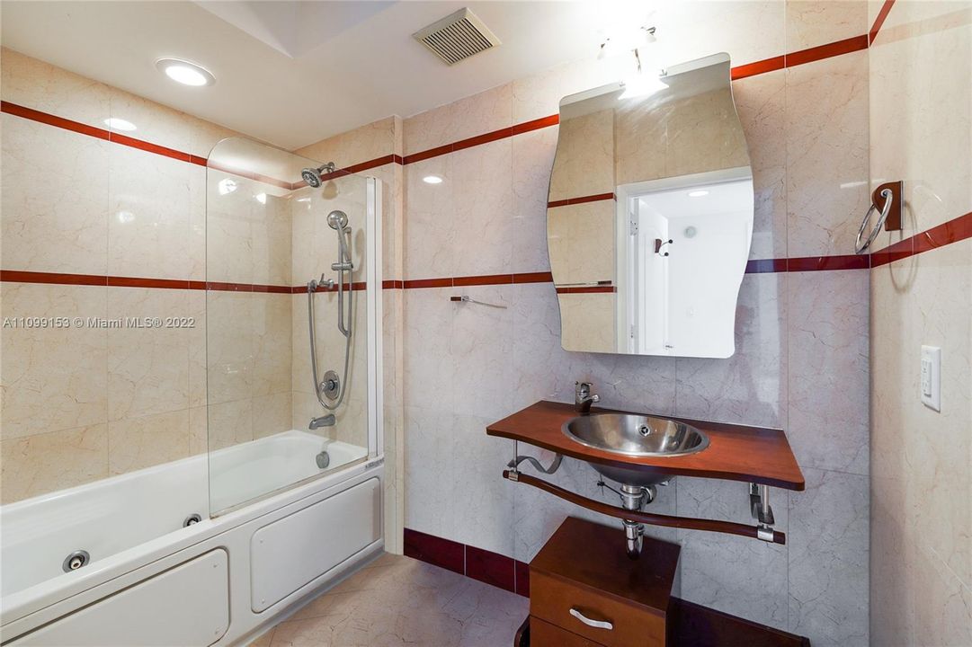 最近租的: $3,000 (1 贝兹, 1 浴室, 686 平方英尺)