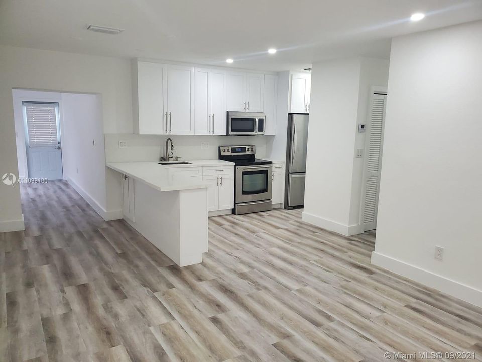 Recently Rented: $2,900 (3 beds, 1 baths, 920 Square Feet)