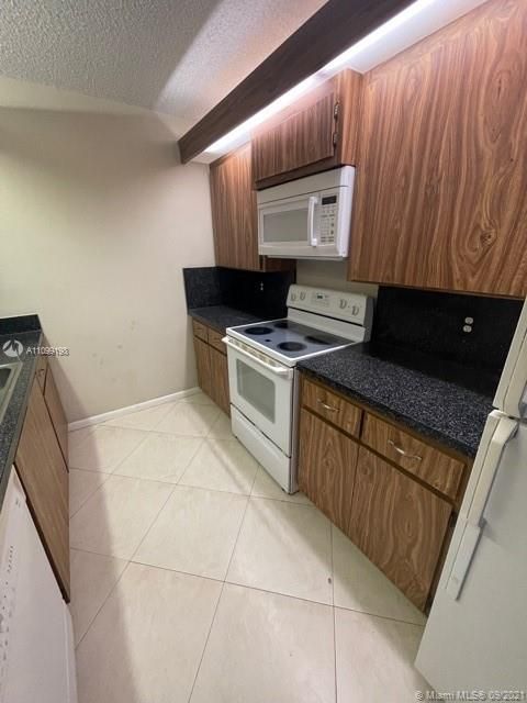 Recently Sold: $230,000 (2 beds, 2 baths, 1236 Square Feet)