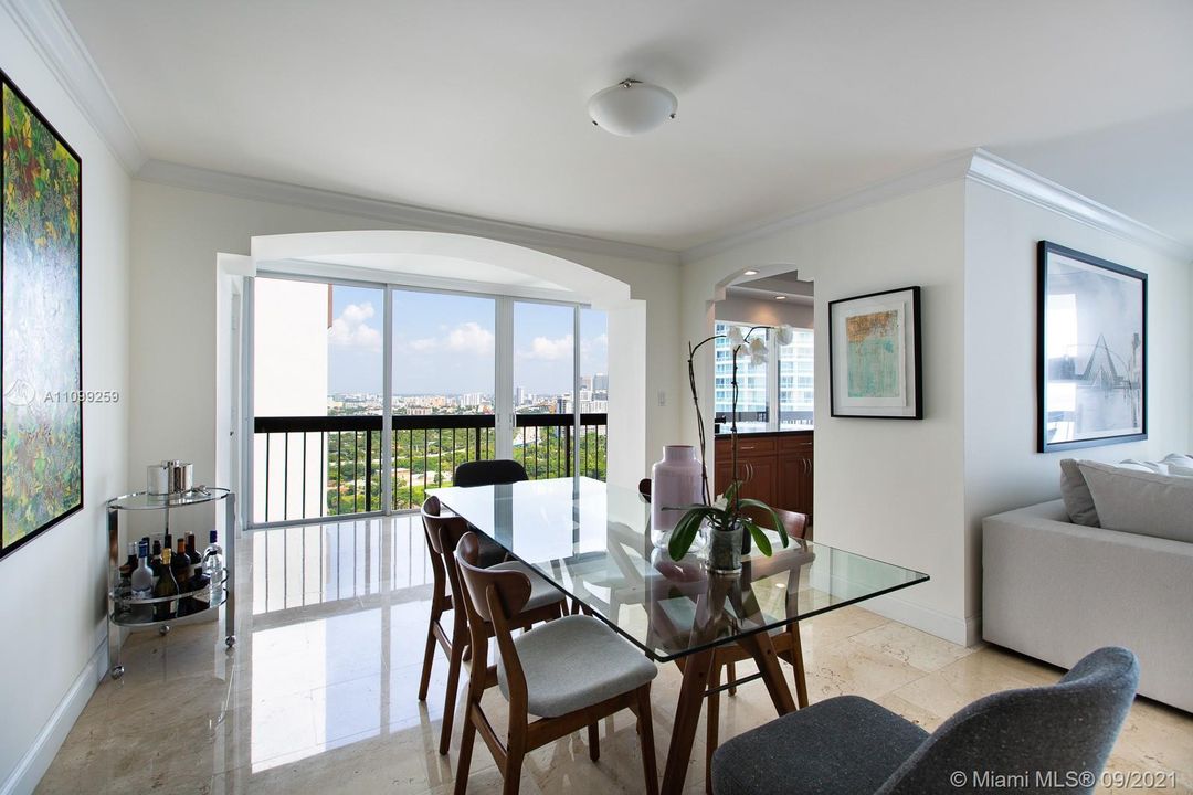Recently Sold: $725,000 (2 beds, 2 baths, 1460 Square Feet)