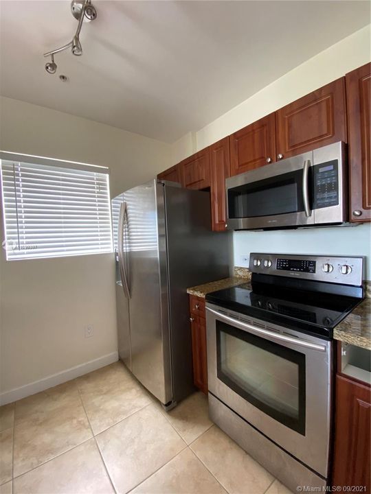 Recently Rented: $1,900 (1 beds, 1 baths, 655 Square Feet)