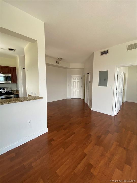 Recently Rented: $1,900 (1 beds, 1 baths, 655 Square Feet)