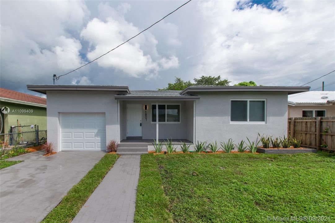 Recently Sold: $375,000 (3 beds, 2 baths, 1427 Square Feet)
