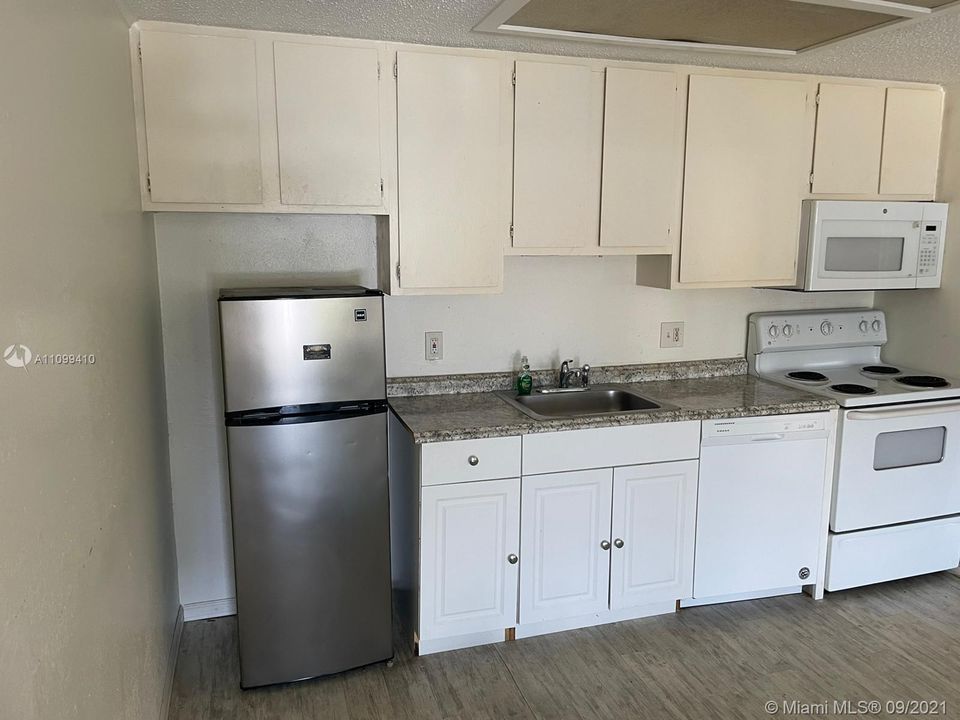 Recently Sold: $83,000 (1 beds, 1 baths, 550 Square Feet)