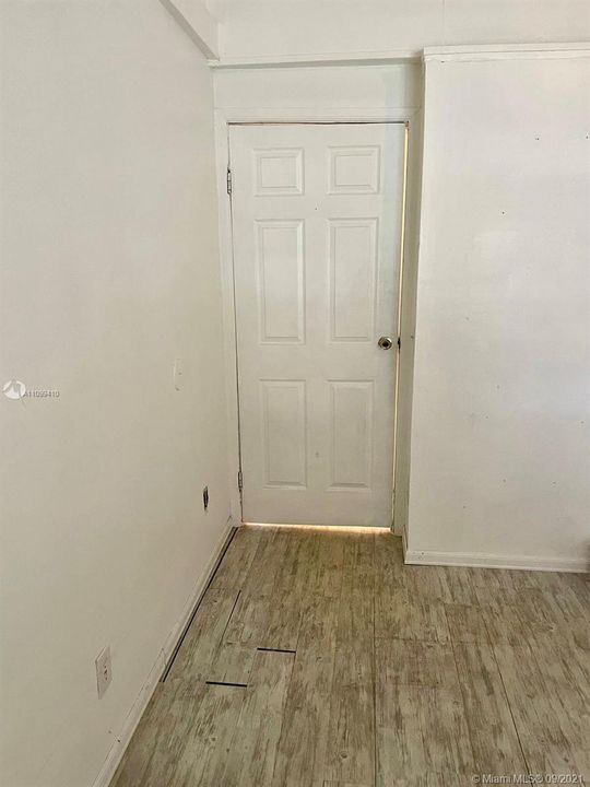 Recently Sold: $83,000 (1 beds, 1 baths, 550 Square Feet)