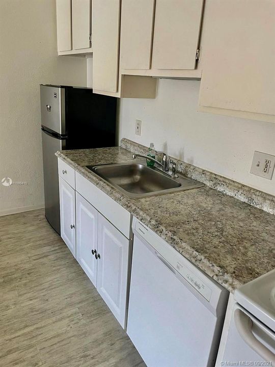 Recently Sold: $83,000 (1 beds, 1 baths, 550 Square Feet)