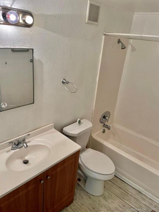 Recently Sold: $83,000 (1 beds, 1 baths, 550 Square Feet)