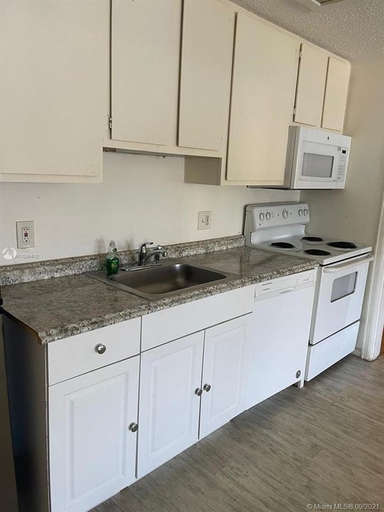 Recently Sold: $83,000 (1 beds, 1 baths, 550 Square Feet)