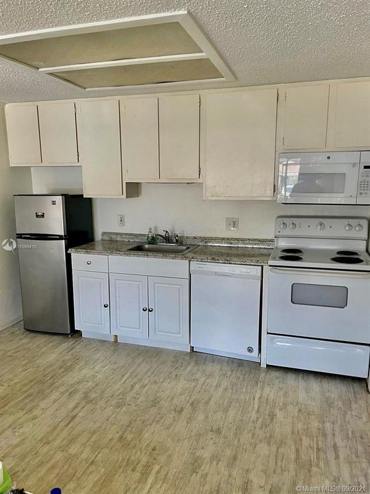 Recently Sold: $83,000 (1 beds, 1 baths, 550 Square Feet)