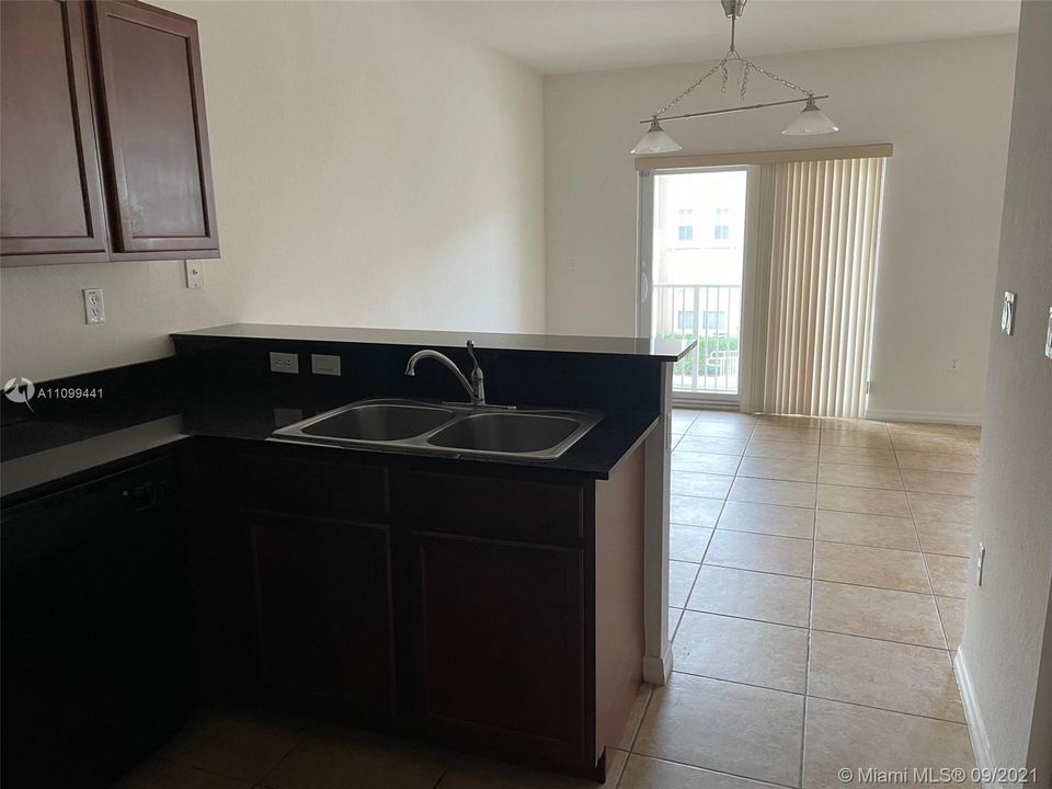 Recently Rented: $2,200 (2 beds, 2 baths, 1123 Square Feet)