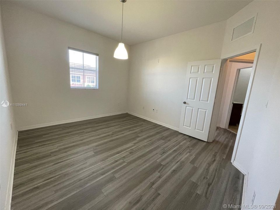 Recently Rented: $2,200 (2 beds, 2 baths, 1123 Square Feet)