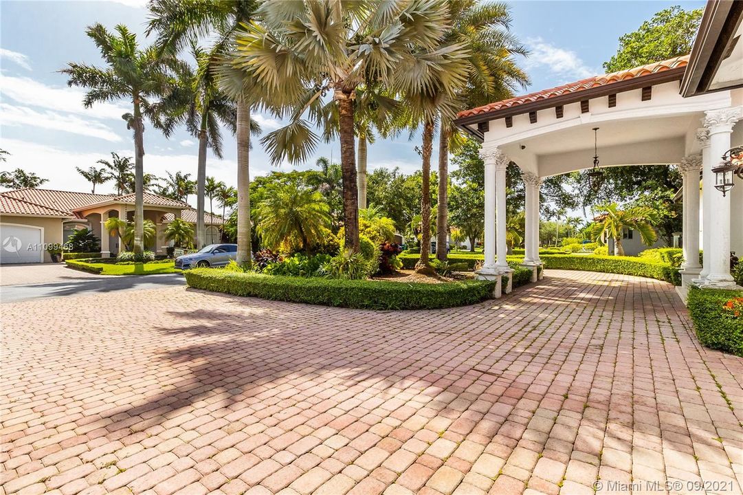 Recently Sold: $1,280,000 (6 beds, 4 baths, 4327 Square Feet)