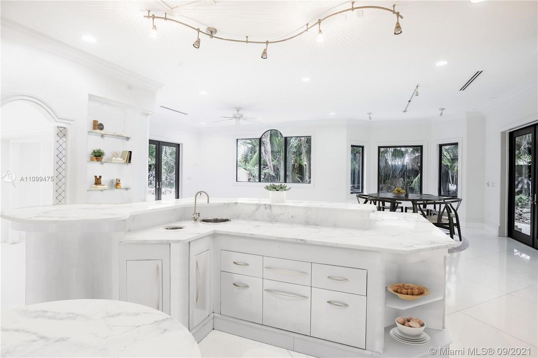 Recently Sold: $2,499,900 (9 beds, 8 baths, 8284 Square Feet)