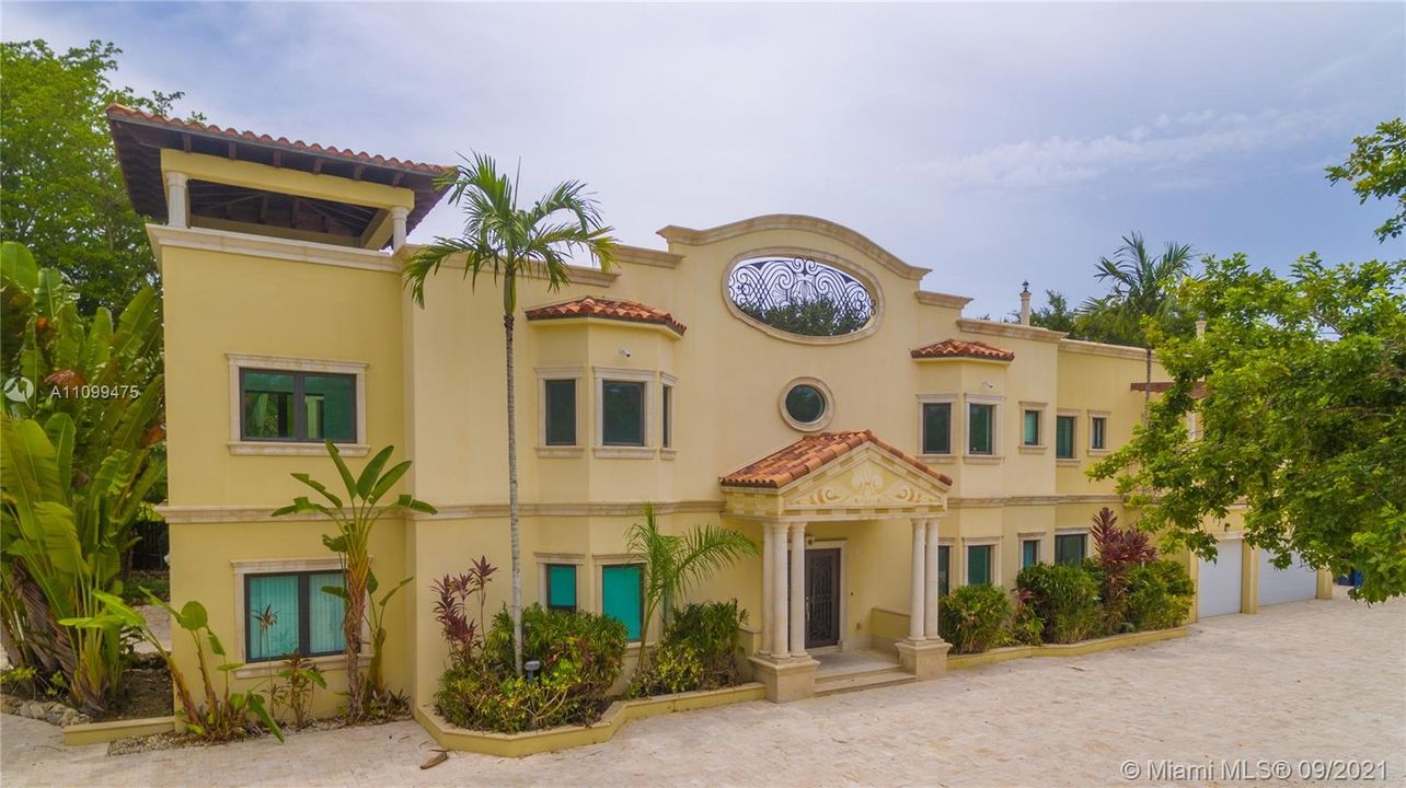 Recently Sold: $2,499,900 (9 beds, 8 baths, 8284 Square Feet)