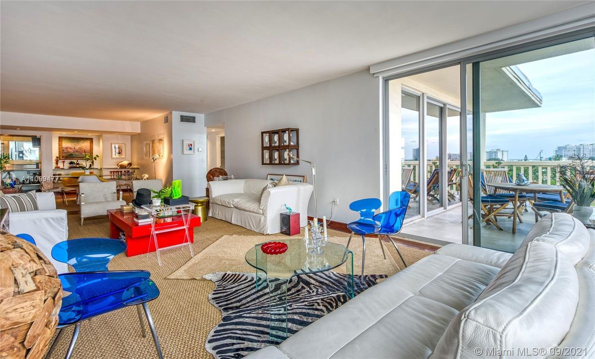 Recently Sold: $550,000 (2 beds, 2 baths, 1728 Square Feet)