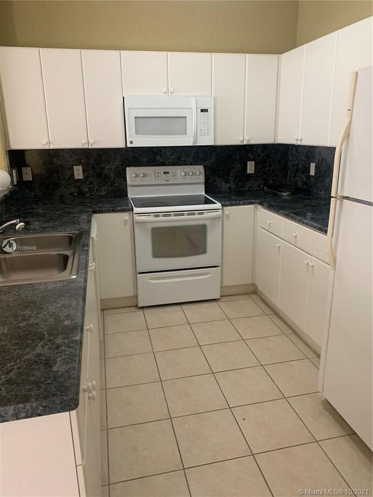 Recently Rented: $2,600 (3 beds, 2 baths, 1795 Square Feet)