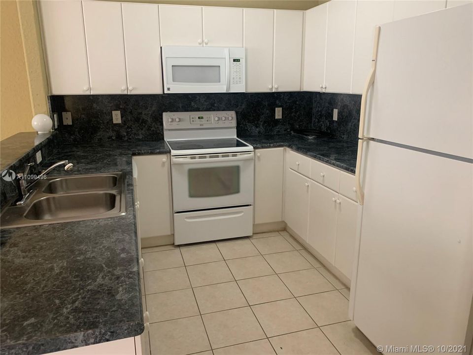 Recently Rented: $2,600 (3 beds, 2 baths, 1795 Square Feet)