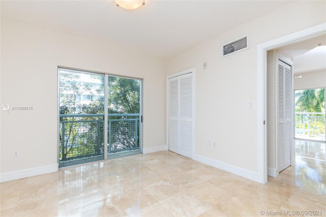 Recently Sold: $450,000 (1 beds, 1 baths, 745 Square Feet)