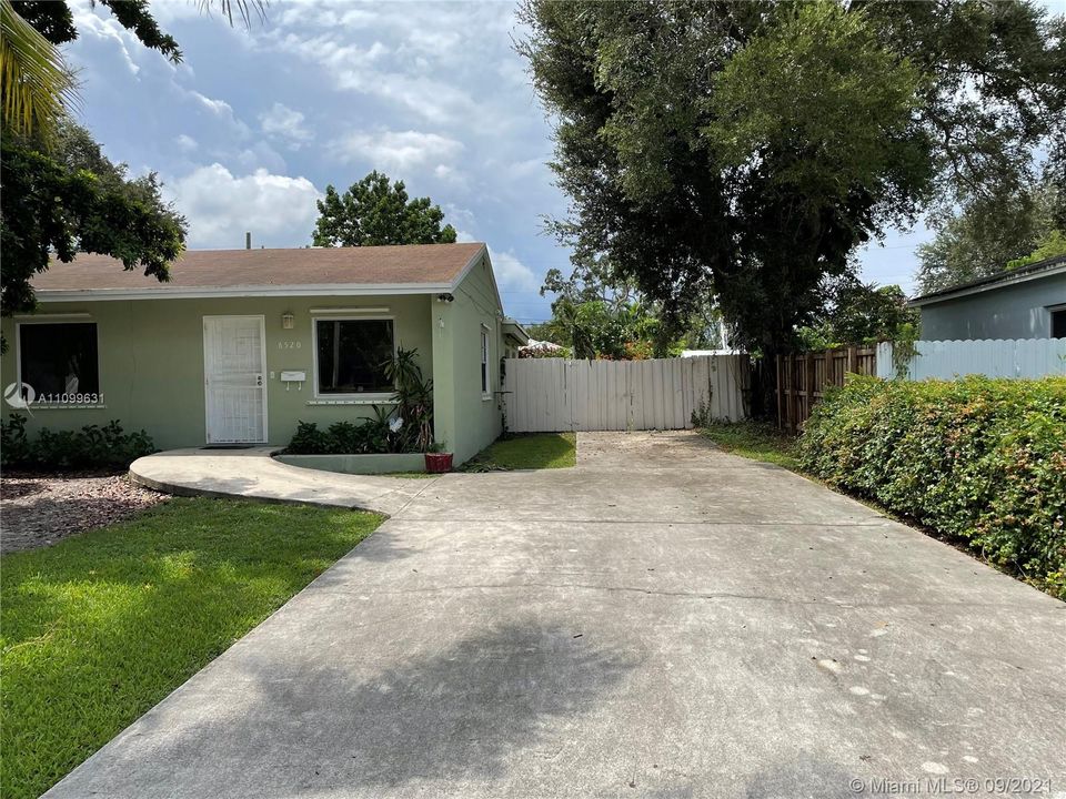 Recently Sold: $580,000 (4 beds, 2 baths, 1536 Square Feet)