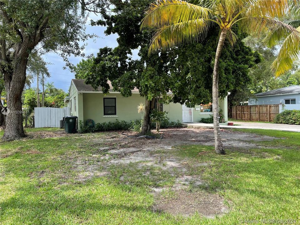 Recently Sold: $580,000 (4 beds, 2 baths, 1536 Square Feet)