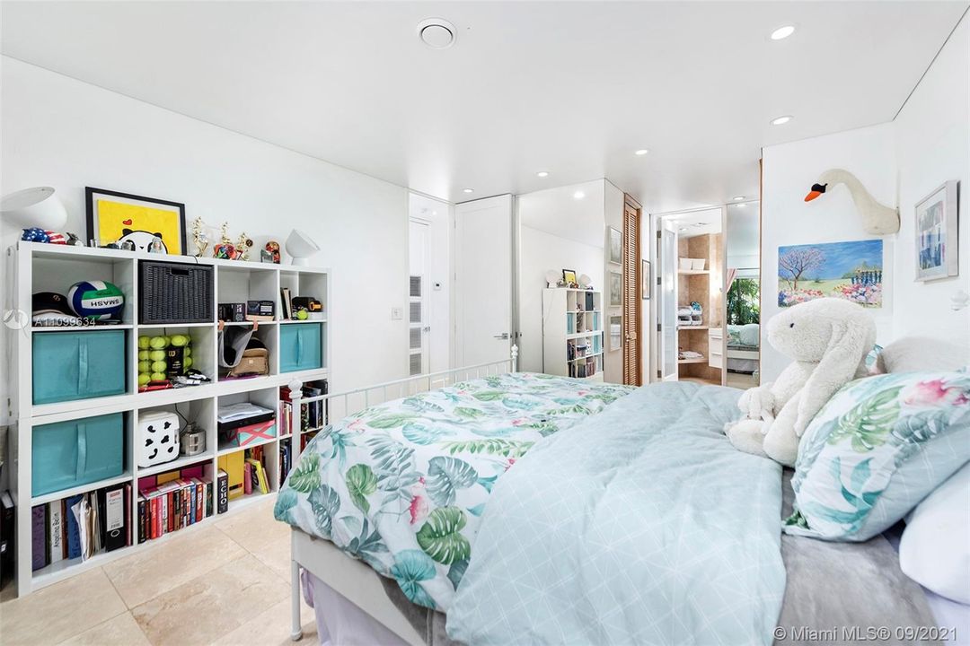 Recently Sold: $1,585,000 (4 beds, 3 baths, 1897 Square Feet)