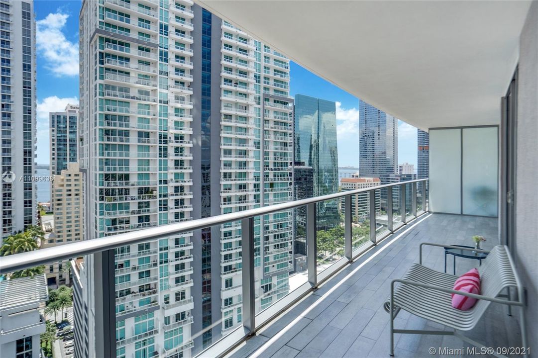 Recently Rented: $5,000 (2 beds, 2 baths, 1195 Square Feet)