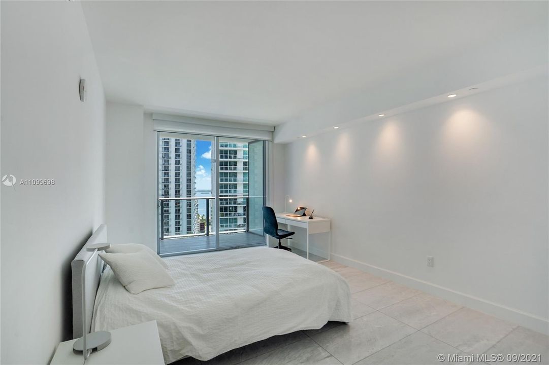 Recently Rented: $5,000 (2 beds, 2 baths, 1195 Square Feet)