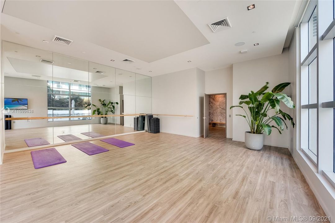 Recently Rented: $5,000 (2 beds, 2 baths, 1195 Square Feet)