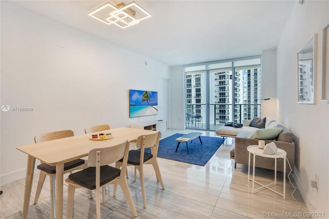 Recently Rented: $5,000 (2 beds, 2 baths, 1195 Square Feet)