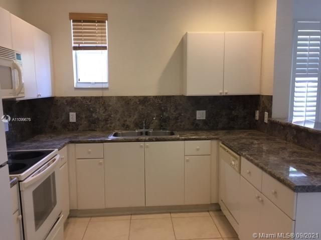 Recently Rented: $1,700 (3 beds, 2 baths, 1457 Square Feet)