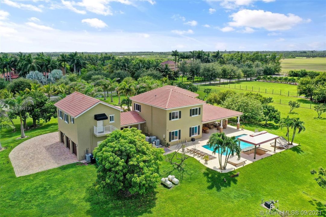 Vendido Recientemente: $1,295,000 (5 camas, 4 baños, 4179 Pies cuadrados)