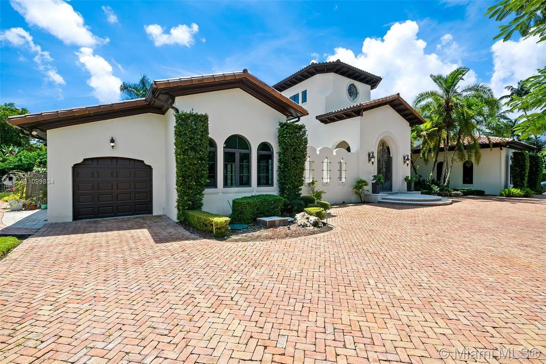 Recently Sold: $5,000,000 (7 beds, 6 baths, 9179 Square Feet)