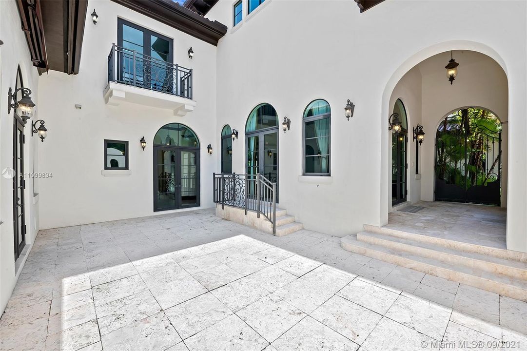 Recently Sold: $5,000,000 (7 beds, 6 baths, 9179 Square Feet)
