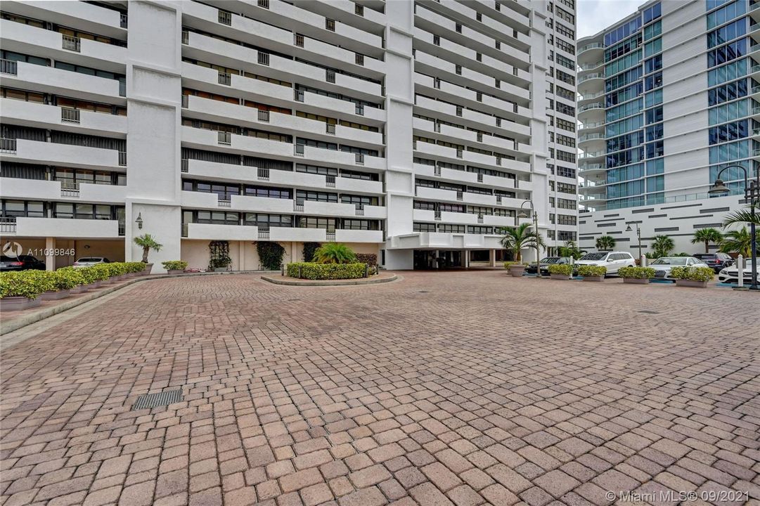 Recently Sold: $700,000 (2 beds, 2 baths, 1620 Square Feet)