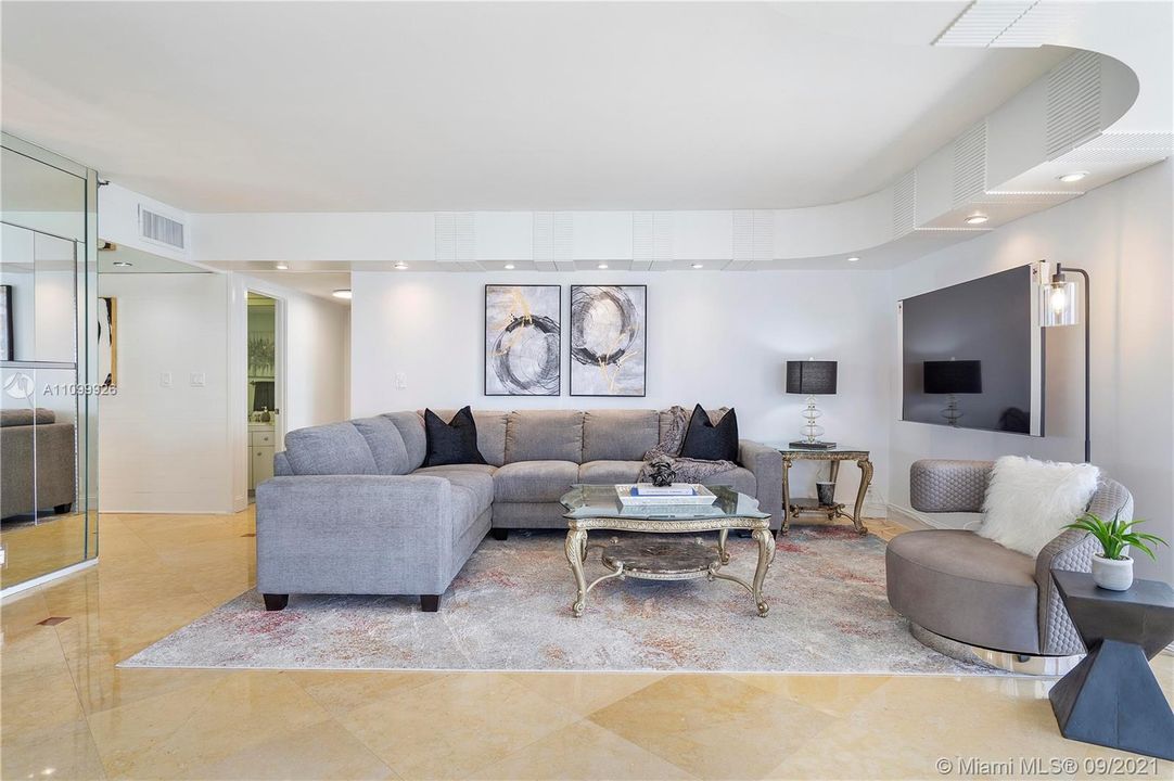 Recently Sold: $750,000 (2 beds, 2 baths, 1901 Square Feet)