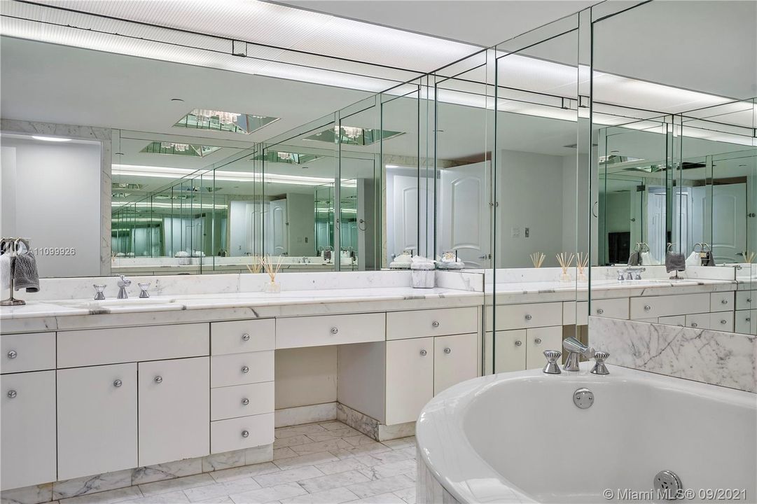 最近售出: $750,000 (2 贝兹, 2 浴室, 1901 平方英尺)