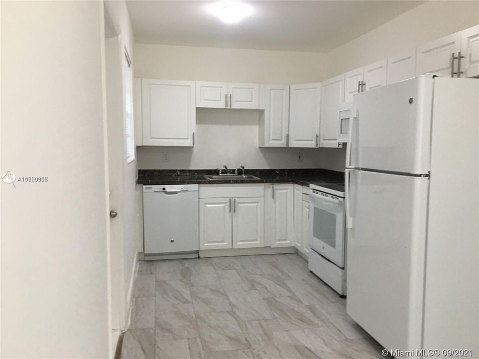 Recently Rented: $2,600 (3 beds, 2 baths, 1032 Square Feet)